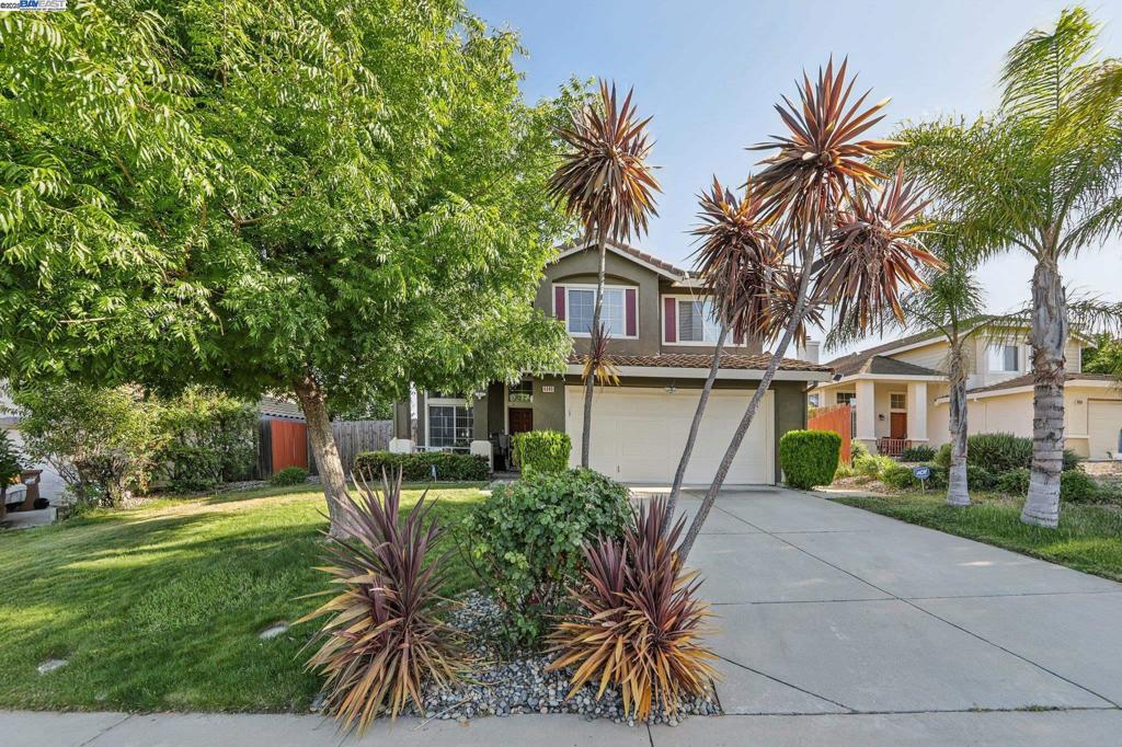 Charming and comfortable, located in a desirable neighborhood, this wonderful 3-bedroom, 2.5-bathroom residence offers the perfect blend of comfort, style, and functionality. From the moment you arrive, you'll be captivated by its undeniable curb appeal and warm, inviting presence. Step inside and be greeted by soaring ceilings and a spacious open floor plan that effortlessly combines elegance with everyday living. The formal living and dining areas set the stage for memorable gatherings, while the seamlessly connected kitchen and family room are designed with entertaining in mind-perfect for hosting family and friends with ease. Retreat to the luxurious primary suite, where you'll find a generously sized bedroom paired with a beautifully appointed en-suite bathroom, creating an ideal space to unwind and recharge. Outside, your private backyard oasis awaits. Enjoy sunny afternoons by the sparkling pool or fire up the grill for unforgettable weekend BBQ's. With low-maintenance landscaping and ample to room to relax, this backyard is designed for pure enjoyment. Conveniently located near shopping, dining and other amenities, this home truly checks all the boxes. This home has an assumable FHA interest rate. Welcome Home.