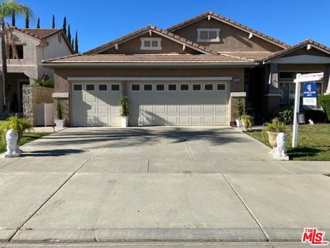 Photo of 435 Rembrandt Drive, Corona, CA 92882 (MLS # 26650389)