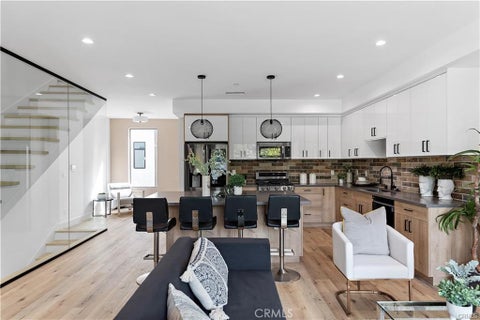 Photo of 11858 W Flower Lane, Valley Village, CA 91607 (MLS # SR26190560)