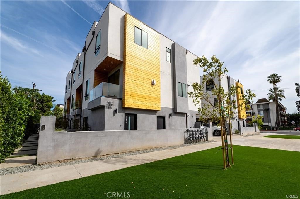 11858 W Flower Lane