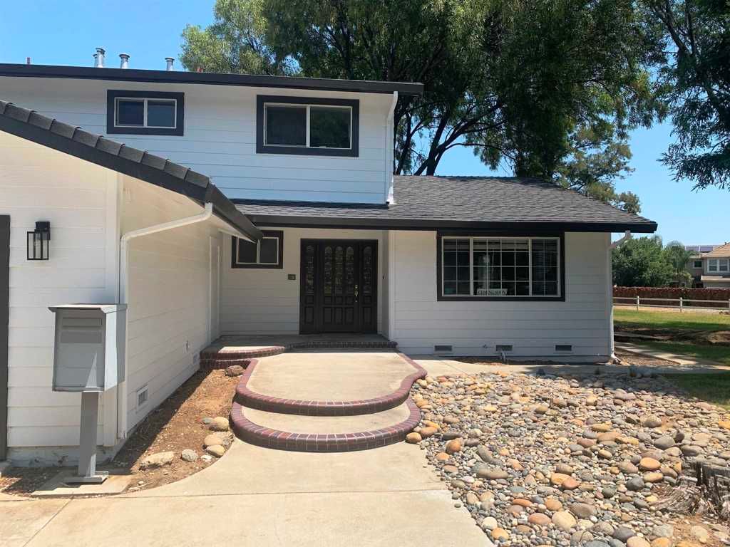 Photo of 320 Fairview Ave Ave, Brentwood, CA 94513 (MLS # 41121091)