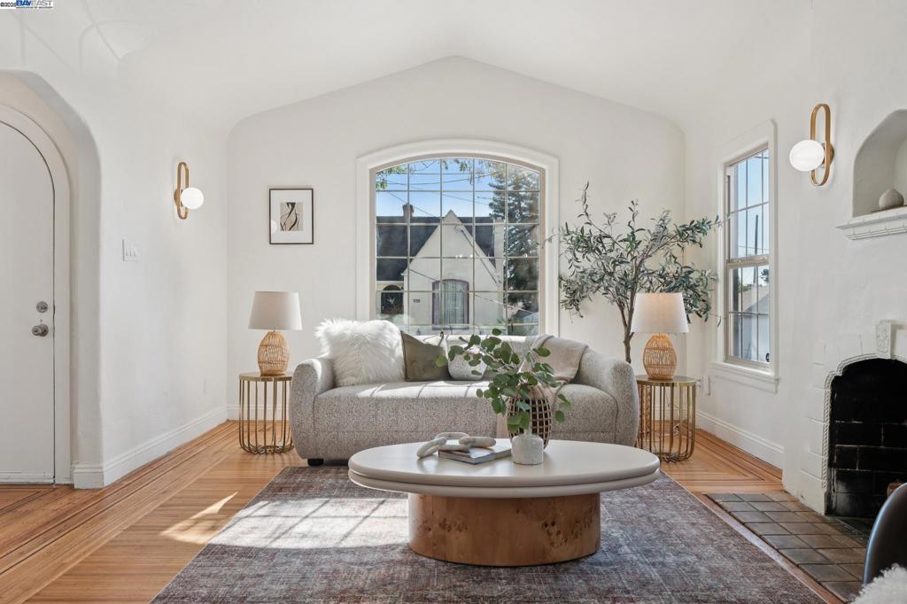 EASTMONT - Residential