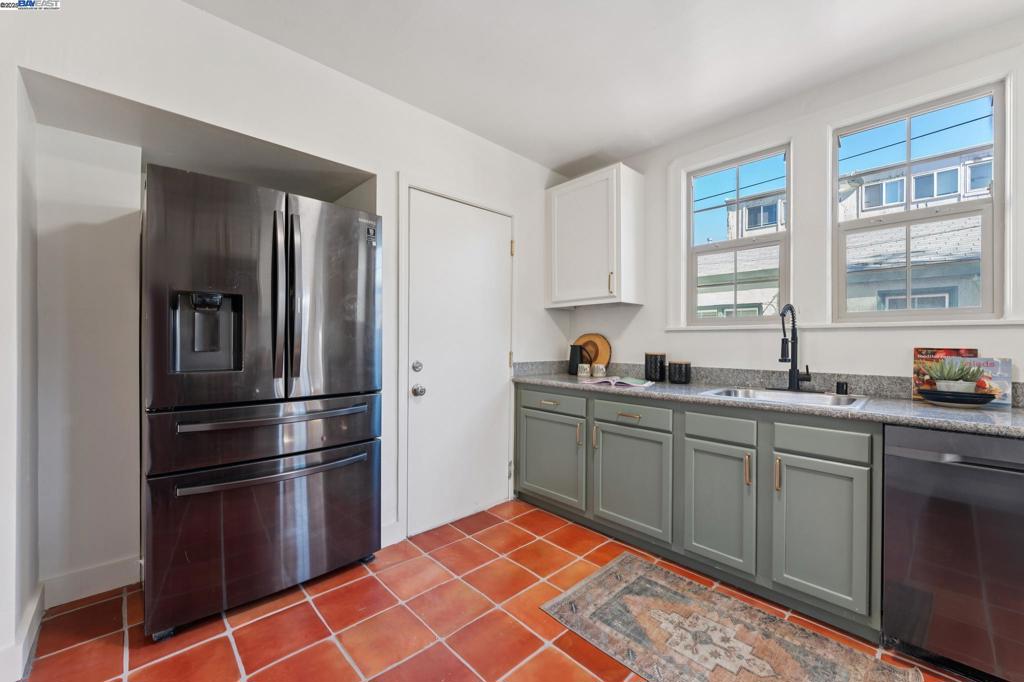 EASTMONT - Residential