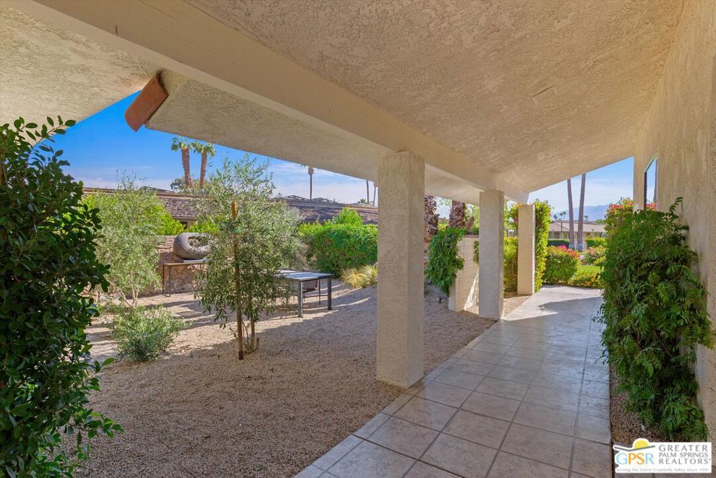 6 Trojan Court