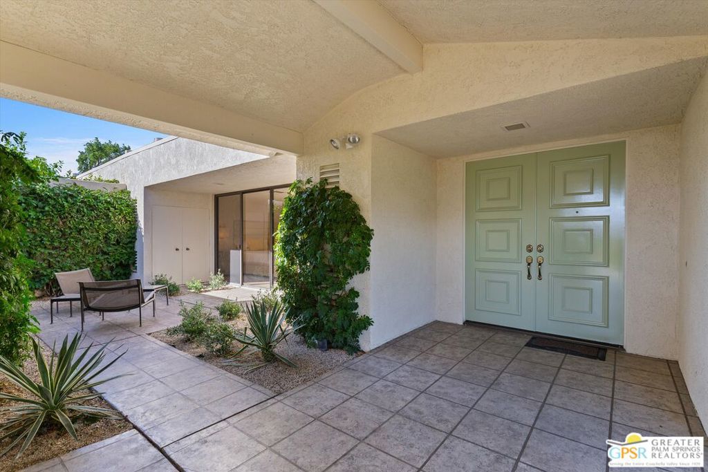 6 Trojan Court