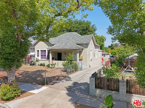 Photo of 826 N Summit Avenue, Pasadena, CA 91103 (MLS # 26724181)
