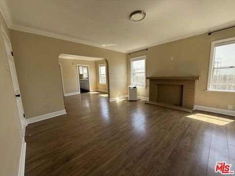 Photo of 1328 S Bronson Avenue, Los Angeles, CA 90019 (MLS # 26760911)