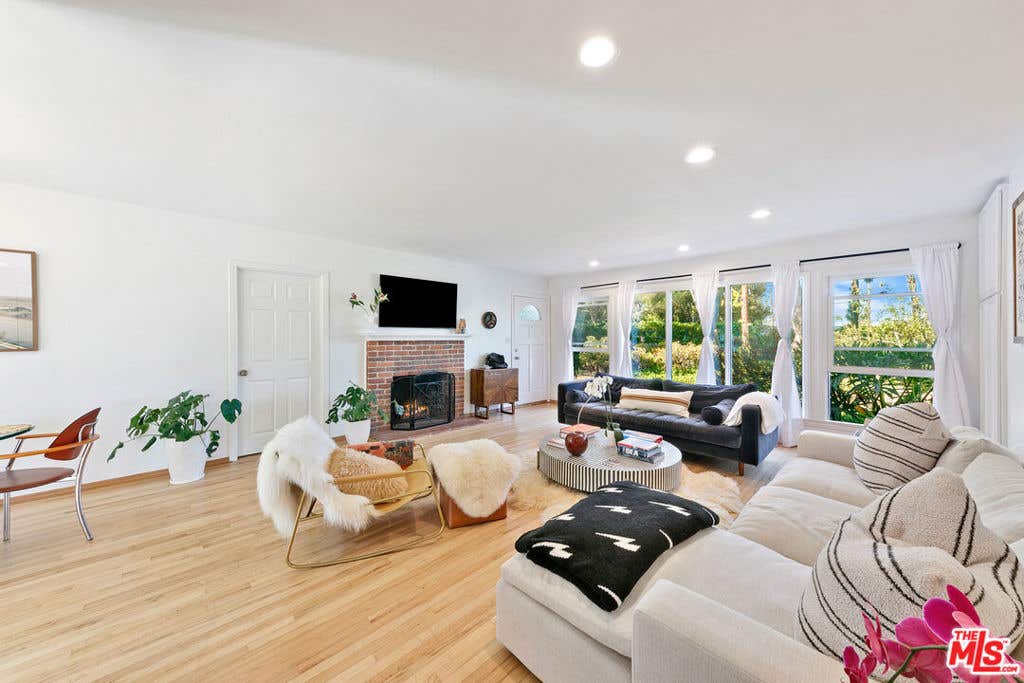 Photo of 29242 Heathercliff Road, Malibu, CA 90265 (MLS # 26868881)