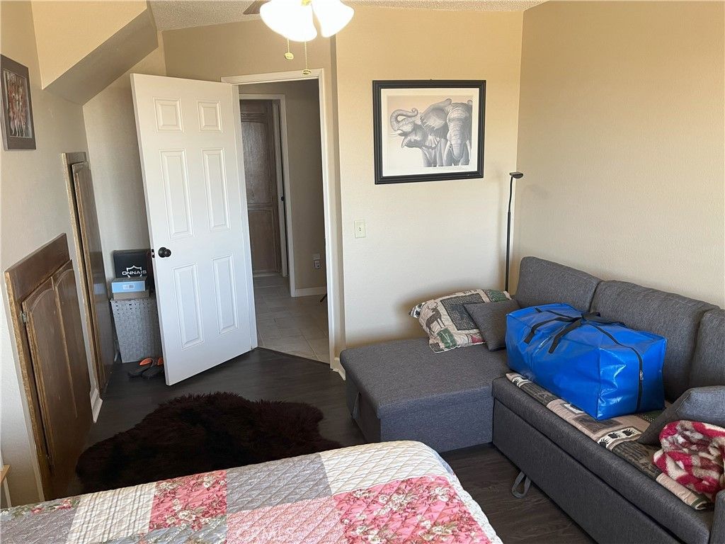 listing image 130720641608261917092
