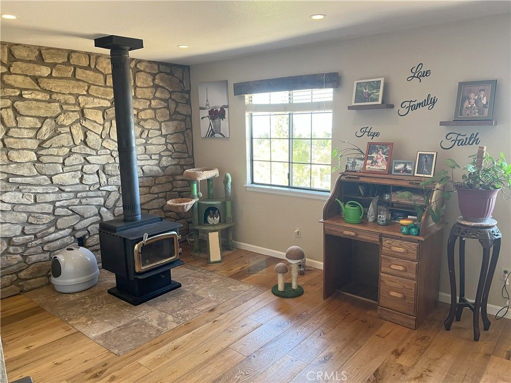 listing image 130726800069929689598