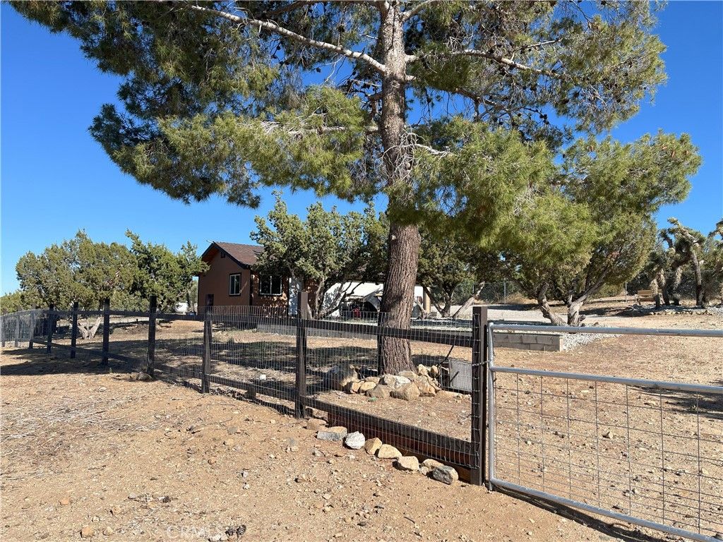 listing image 130725782252154704227