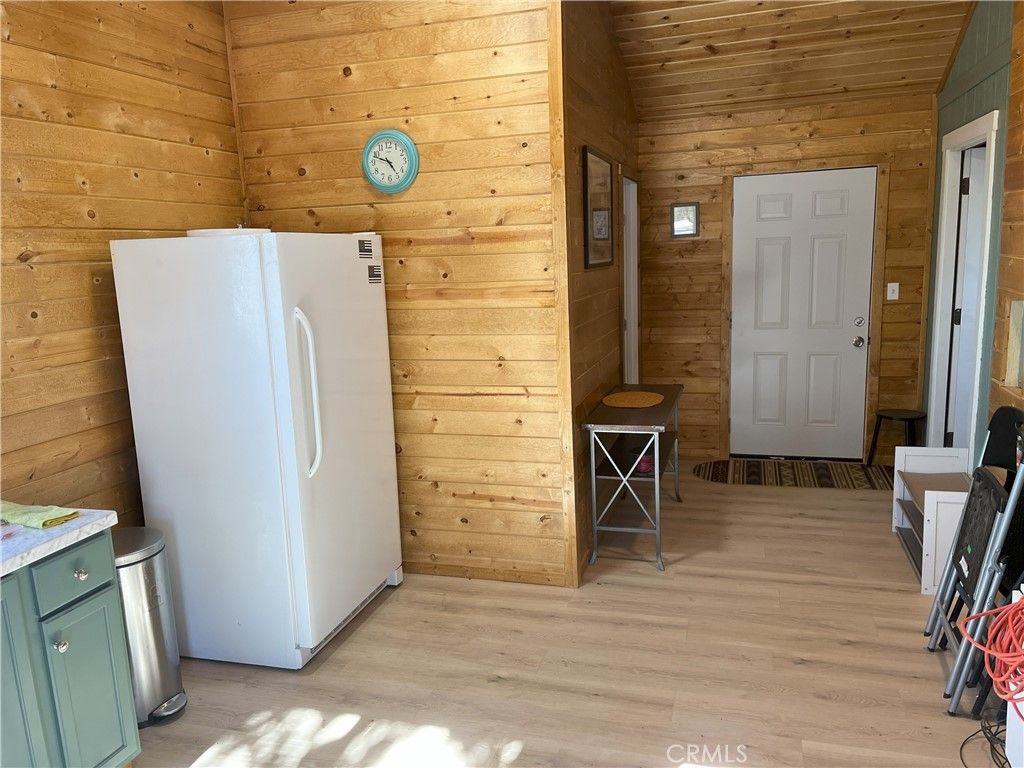 listing image 130727619808518636178