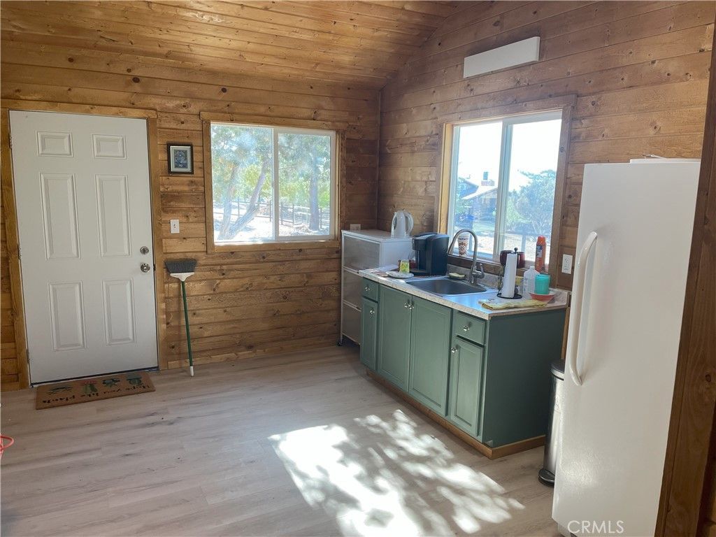 listing image 130728730574224486299