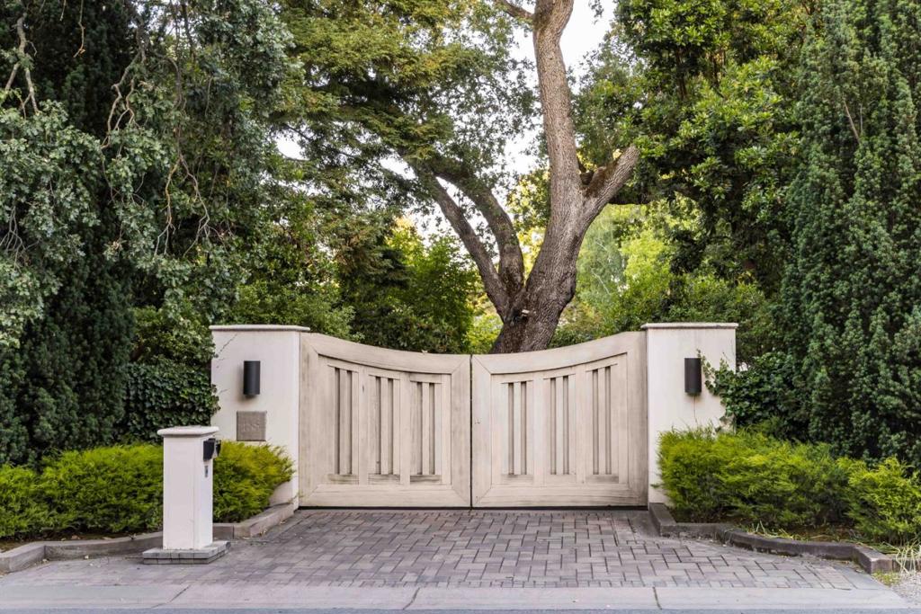 188 Fair Oaks Lane