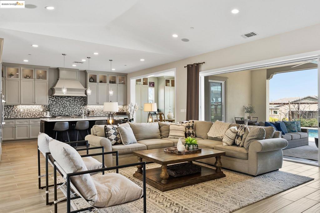 BRENTWOOD - Residential