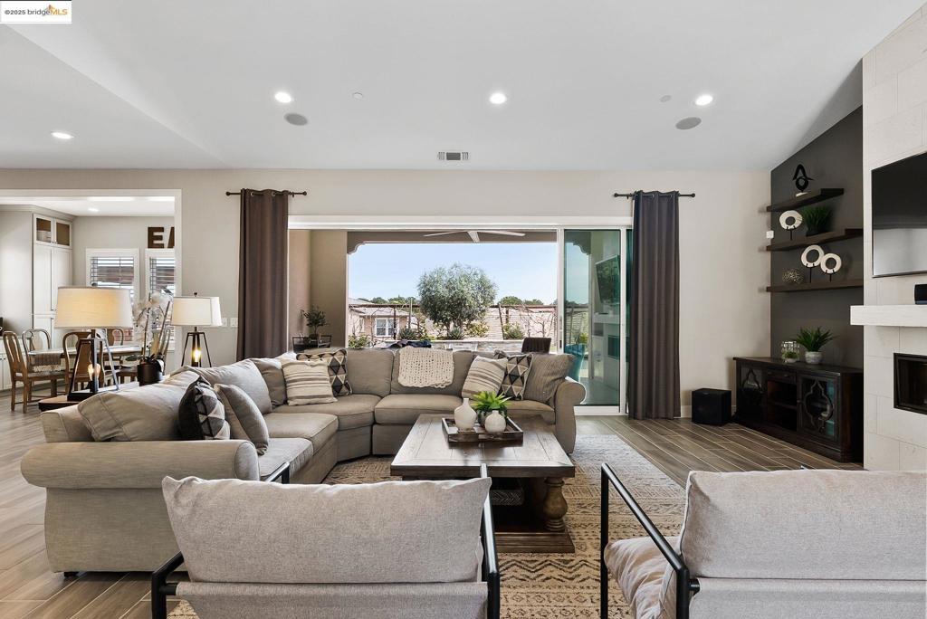 BRENTWOOD - Residential