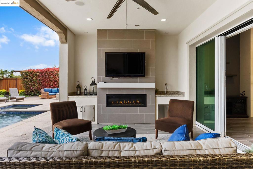 BRENTWOOD - Residential