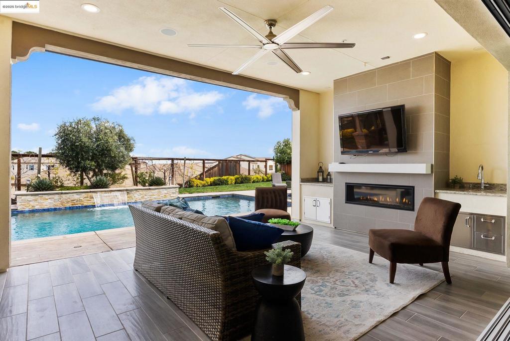 BRENTWOOD - Residential