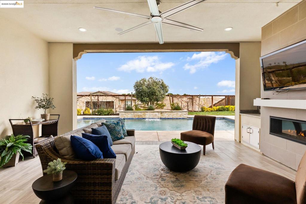 BRENTWOOD - Residential