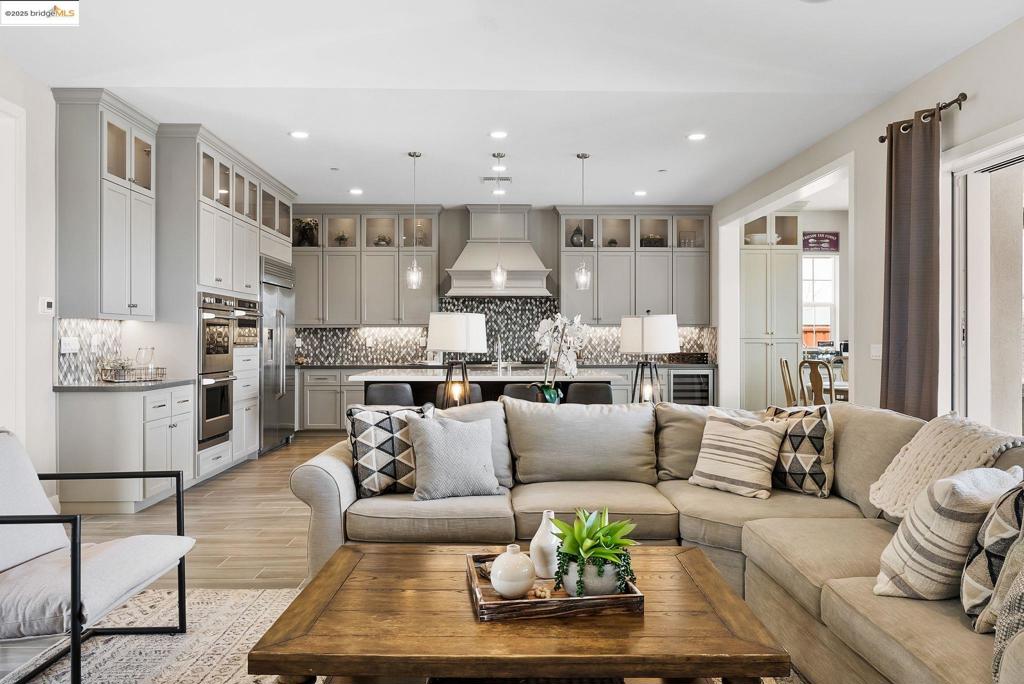 BRENTWOOD - Residential