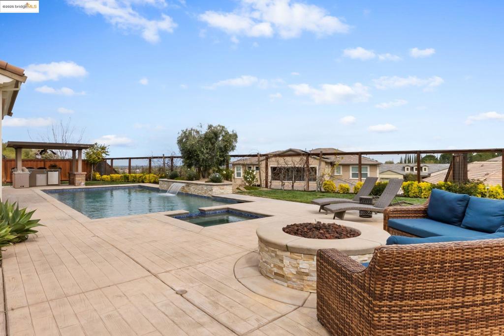 BRENTWOOD - Residential