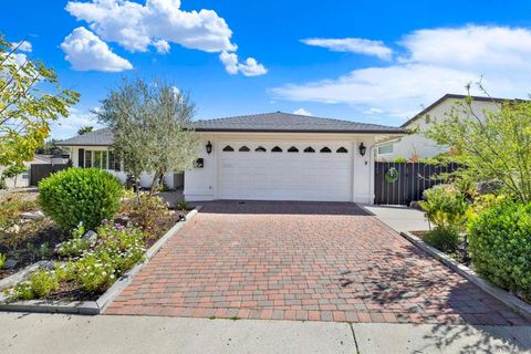 12325 Nacido Dr San Diego CA 92128