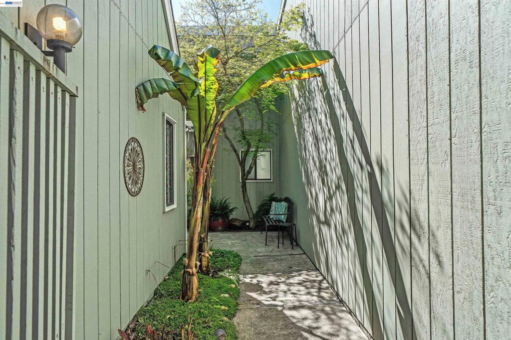 7332 7332 Stonedale Dr