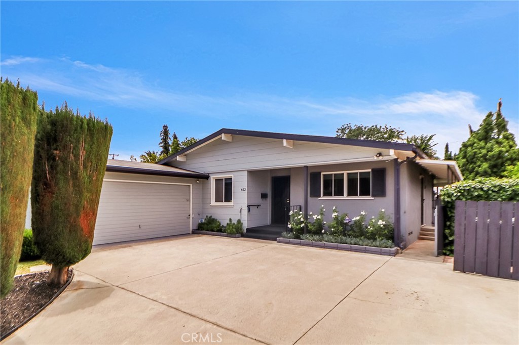 Nestled in a highly desirable neighborhood, this charming 1,746 sq ft home offers 4 bedrooms, 3 bathrooms, and perfect for comfortable living! Situated on a generous 8,505 sq ft lot, you'll enjoy ample outdoor space. The convenience of a fantastic location with close proximity to all that Redlands has to offer makes living in this spacious newly renovated home a truly great experience!