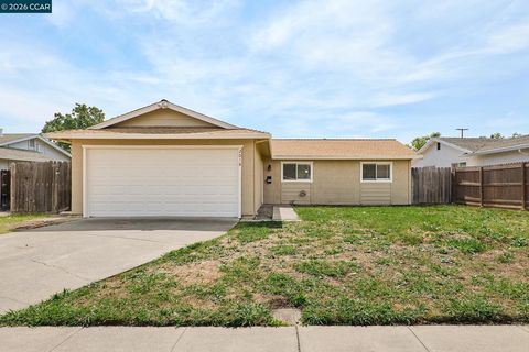 Photo of 2018 Southwood Dr Dr, Vacaville, CA 95687 (MLS # 41129099)