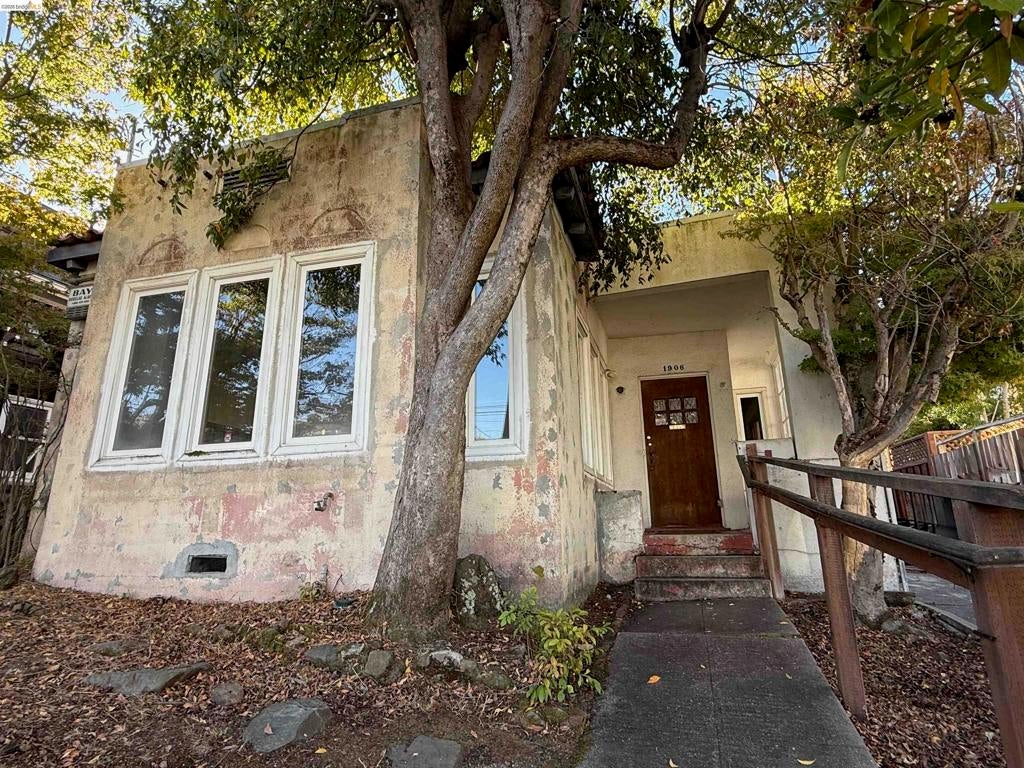 1906 Vine St