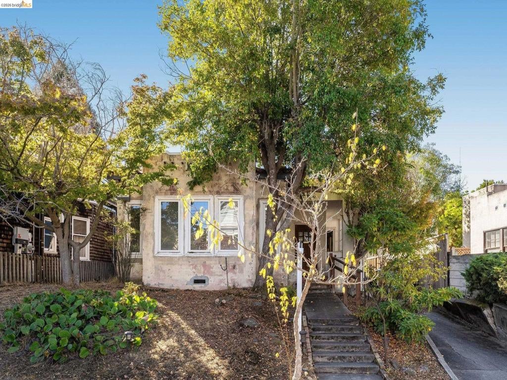 1906 Vine St