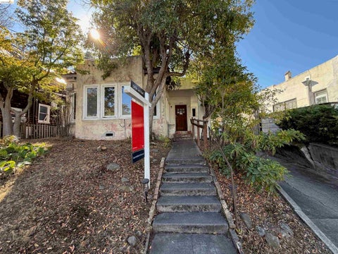 Photo of 1906 Vine St ST, Berkeley, CA 94709 (MLS # 41151180)