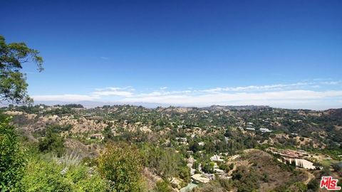 Photo of 2724 Angelo Drive, Los Angeles, CA 90077 (MLS # 25601777)