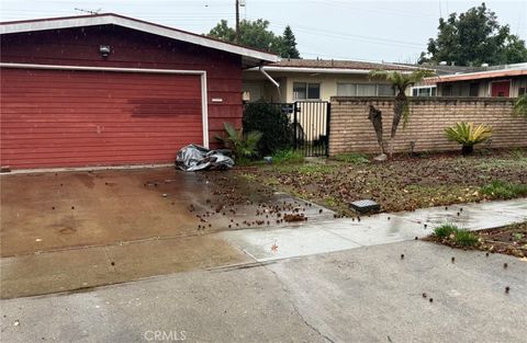 Photo of 1018 N Wright St, Santa Ana, CA 92701 (MLS # PW26002445)