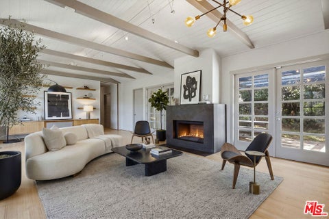 Photo of 8618 Appian Way, Los Angeles, CA 90046 (MLS # 26102122)