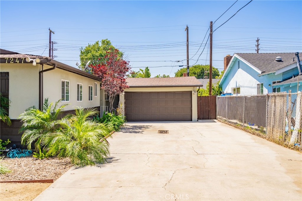 7247 Donna Ave