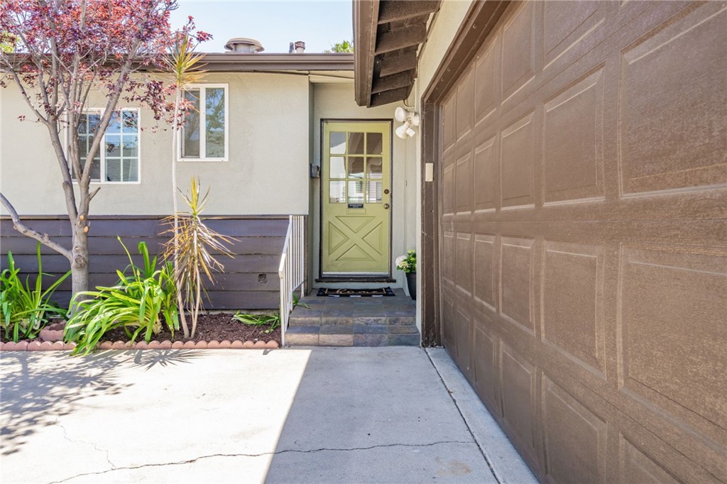 7247 Donna Ave