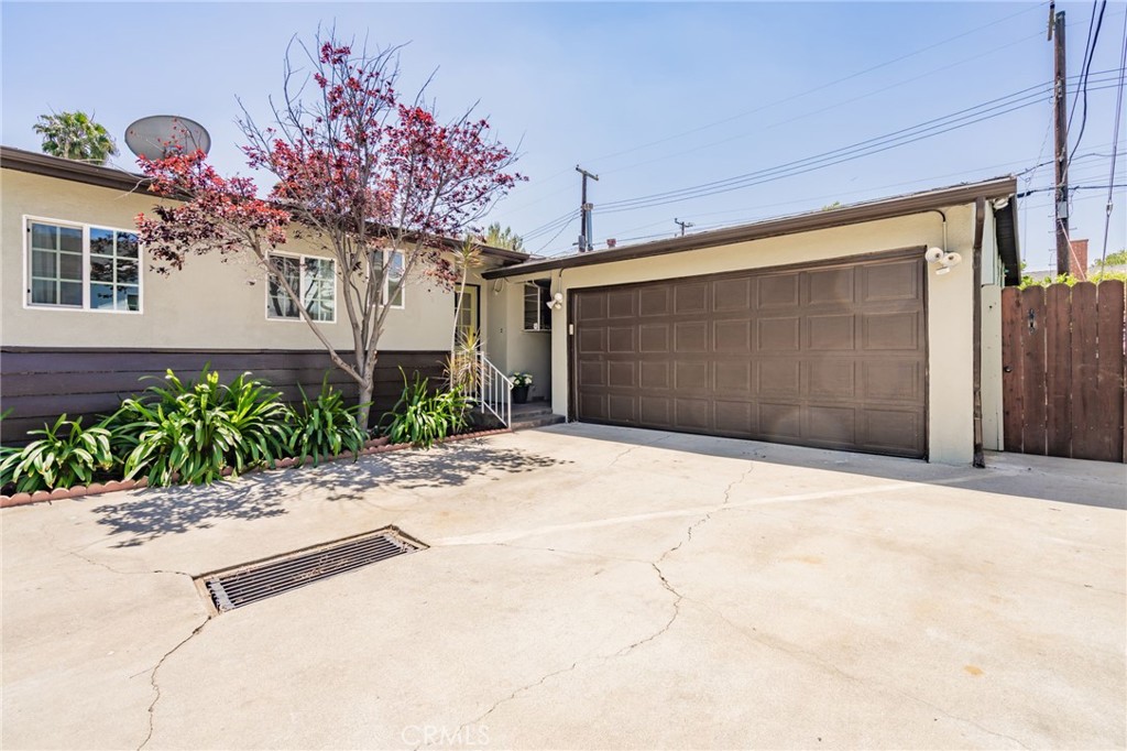7247 Donna Ave