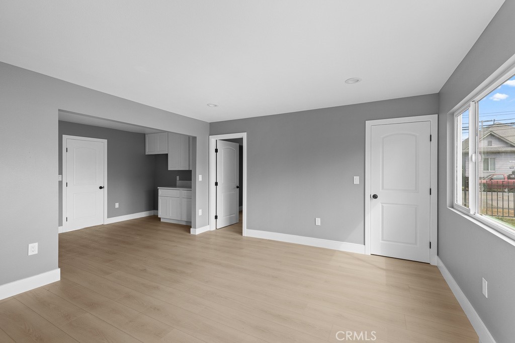 943 N Washington Place 4