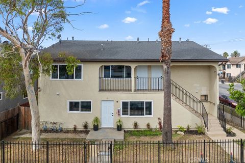 Photo of 943 N Washington Place #4, Long Beach, CA 90813 (MLS # PW25209109)