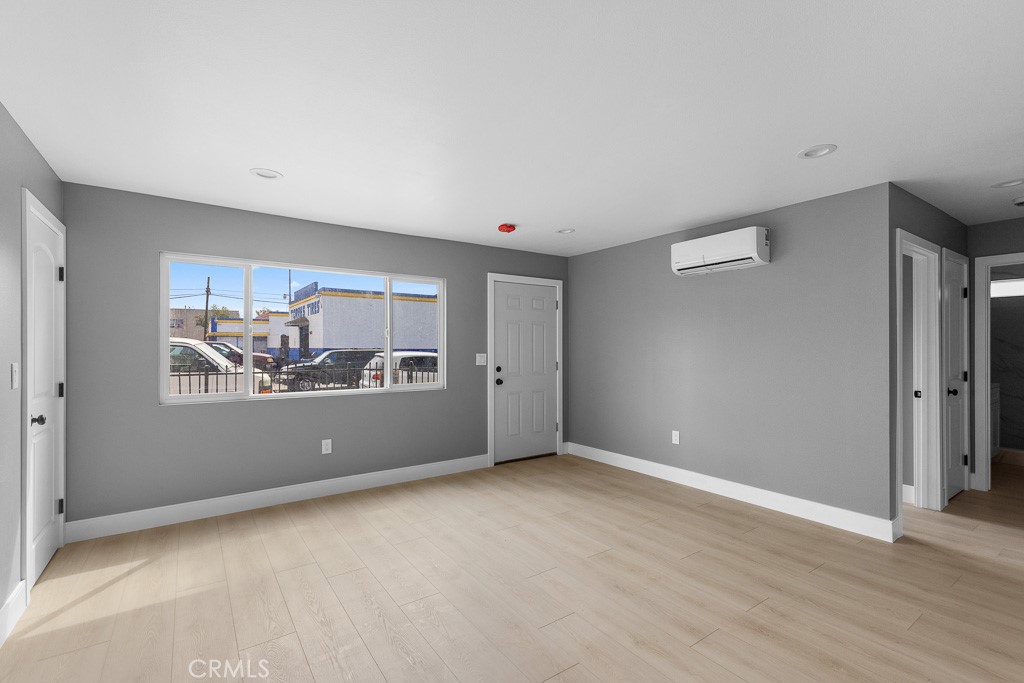 943 N Washington Place 4