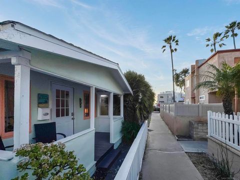 Photo of 809 Sunset Ct Ct, San Diego, CA 92109 (MLS # 260010062SD)