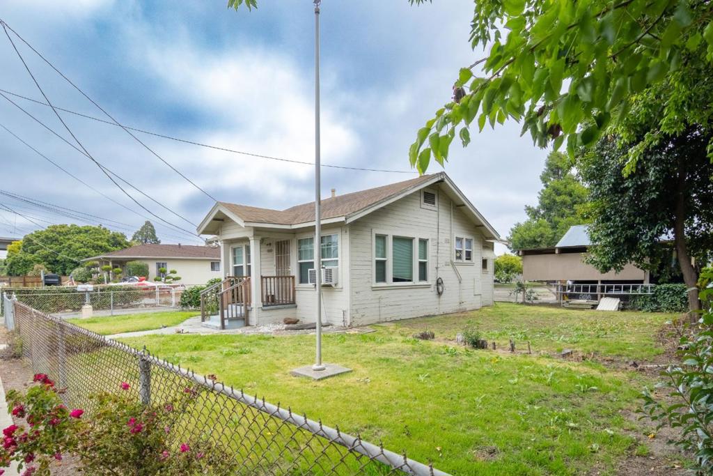 555 Laurel Avenue