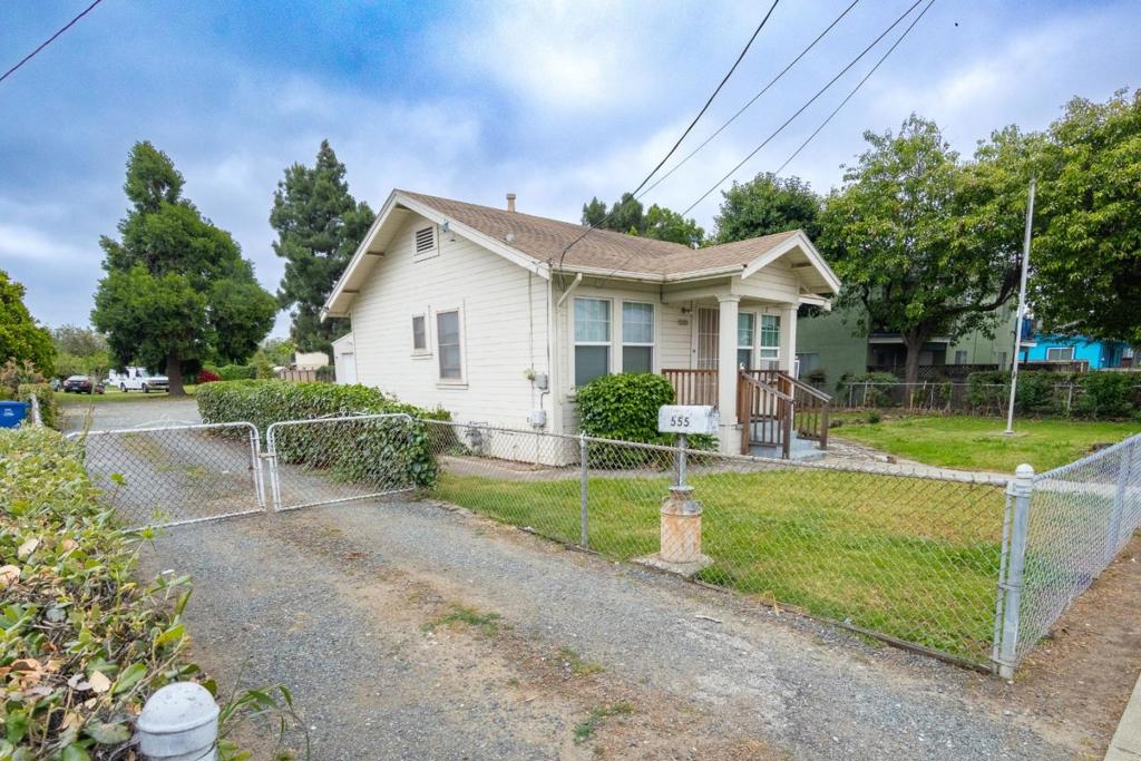 555 Laurel Avenue