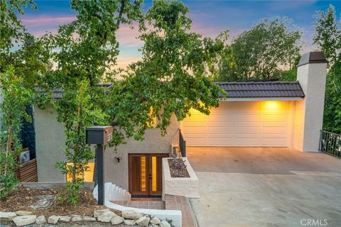 Photo of 5215 Baza AVE, Woodland Hills, CA 91364 (MLS # SB26115571)