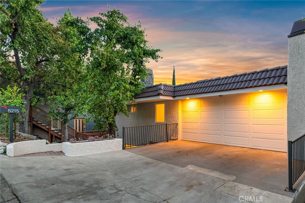 Photo of 5215 Baza AVE, Woodland Hills, CA 91364 (MLS # SB26115571)