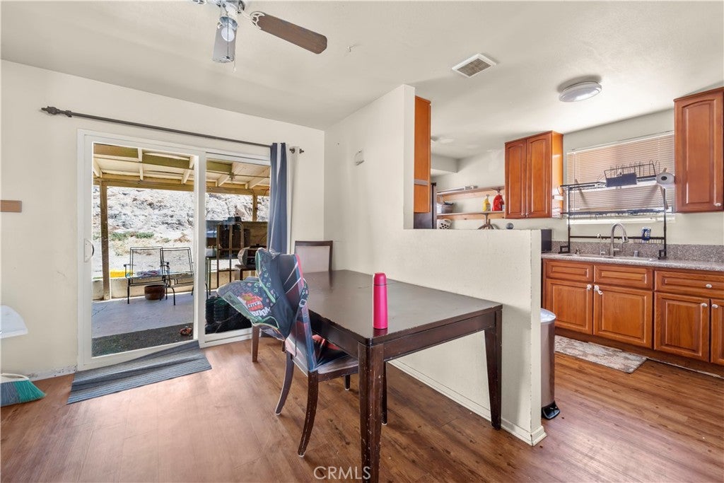 530 E Mountain View