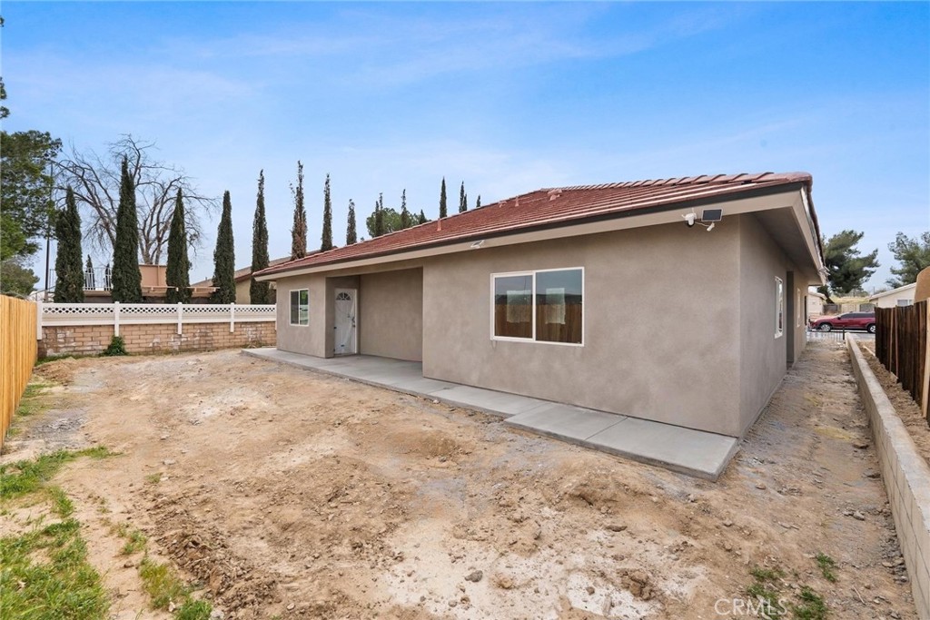 15688 Kingswood