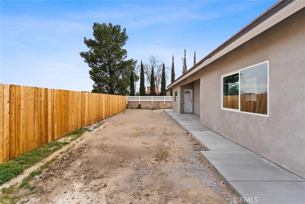 15688 Kingswood