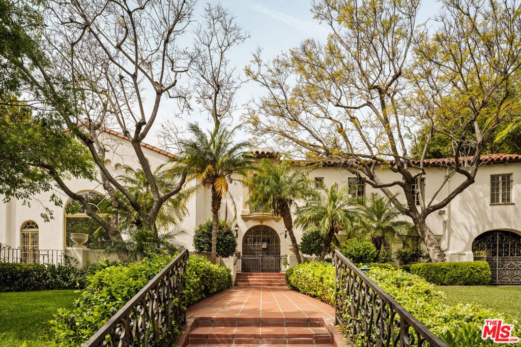 Photo of 217 S Hudson Avenue, Los Angeles, CA 90004 (MLS # 26743441)